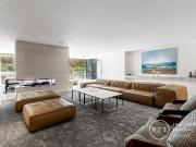 2 Bedroom Luxury Apartment Plus Study!