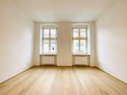 WOW! ERSTBEZUG: Hochwertig sanierte 2 Zimmer...