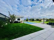 Wow! Modernes Haus mit Pool, Eigengarten, Poolhaus in... Wow! Modernes Haus mit Pool, Eigengarten, Poolhaus in...