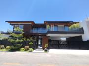 w/Pool House and Lot for Sale in BF Homes Village...