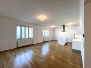 Wunderbare 4 Zimmer Altbau Wohnung mit großer Loggia in...