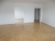 Wunderbare Aussicht! Sehr schön sanierte 4 Zimmer Küche...