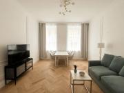 Wunderschön renovierte 2 Zimmer Altbauwohnung...