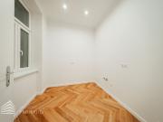 Wunderschöne 3 Zimmer Altbauwohnung im EG, Erstbezug!