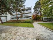 Wunderschöne 4 Zimmer Wohnung mit Terrasse und Garten