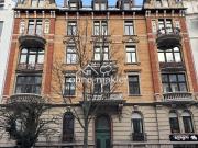 Wunderschöne 5 Zimmer Altbauwohnung mit EBK & 3 Balkonen...