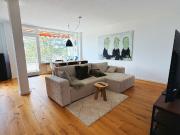 Wunderschöne & Helle Wohnung mit Tiefgaragen Stellplatz...