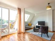 Wunderschöne kompl. neuwertig möblierte Wohnung mit Balkon