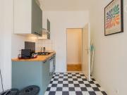 Wunderschöne komplett renovierte & ruhige Altbauwohnung...