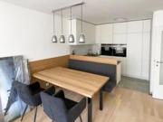 Wunderschöne möblierte 2 Zimmerwohnung mit Balkon im 14....