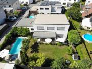 Wunderschöne modernes Wohnhaus mit Pool und Carport zu...