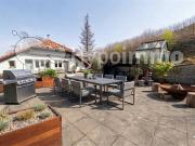 Wunderschönes Familienhaus mit 6 großen Garagen