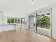 Wunderschönes neues Penthouse umgeben von einem grünen...