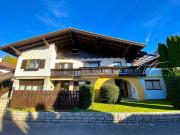 Wunderschönes Zweifamilienhaus mit 3 Garagen...