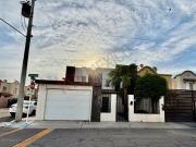 🏡  Casa en esquina grande y bella de VENTA en...