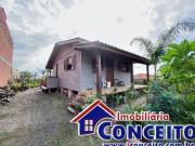 XC640 Residência de madeira em região de moradores no...