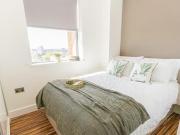 Xl Bed Apartment, Westpoint, 1 Bedroom Apartment