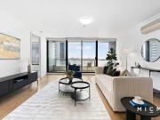 Yarra Crest Family Luxury with Breathtaking Blue Water...