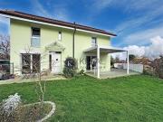 YENS – Beeindruckendes Doppelhaus mit 5,5 Zimmern und...