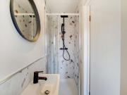 Yoho Kingston City 3b2b Room 1 shared bath