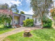 Your new country lifestyle awaits!