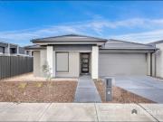 ✨ Your Next Home Awaits in a Quiet Court Location! ✨