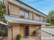 Your Perfect Start: Boutique 3 Bed Townhouse in Prime...