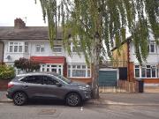 Yoxley Drive, Ilford IG2, 4 bed end terrace house to...