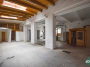 Yppenplatz spannende Geschäftsfläche mit Gewölbekeller