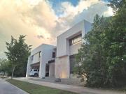 Casa en venta, en Yucatán Country Club. 5 Recámaras y 7...