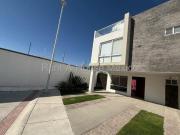 Zakia casa de tres niveles en VENTA GOH2498