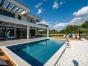 Modern designte Luxusvilla mit Pool