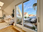 ZAUBERHAFTE DG WOHNUNG MIT OST TERRASSE UND KLIMAANLAGE...