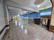 Zeballos al 1600 Local comercial con ingreso vehicular y...