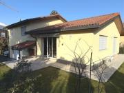 Zeitgenössische Villa in Sion / Aproz