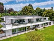 Zeitgenössische Villa mit 10 Zimmern an einer...