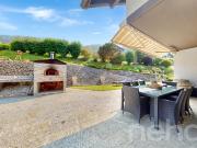 Zeitgenössische Villa mit Panoramablick und...
