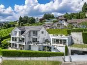 Zeitgenössische Villa von hohem Rang mit Blick auf den...