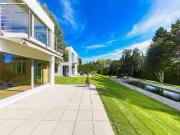 Zeitgenössische, von Architekten entworfene Villa mit...