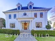 Zeitlose Eleganz Freistehende Villa mit Wintergarten & Pool