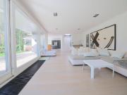 Zeitlose Klarheit trifft moderne Raffinesse Architektur...