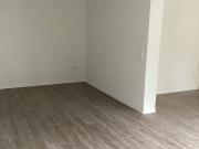 Zentral gelegen: renovierte 2 Zimmer, mit Balkon