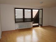 Zentral gelegene, sonnige 3 Zimmer DG Wohnung mit EBK...