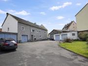 Zentral gelegenes Zweifamilienhaus mit viel Potenzial, 6...