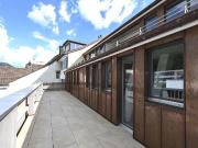 Zentral, luxuriös, neu renoviert mit grossem Balkon und...
