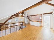 ZENTRAL UND CHARMANT MIT VIEL HOLZ