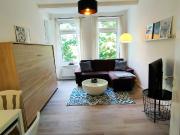 Zentrale 2 Zimmer Wohnung direkt an der S Bahn...