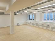 Zentrale Büroflächen saniert/teilsaniert mit zwei Eingängen!