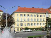 Zentrale Dachgeschoß Wohnung: 2 Zimmer + Galerie...