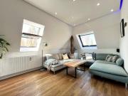 Zentrale Dachgeschosswohnung mit hochwertiger...